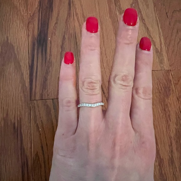 Jared Curved Diamond Wedding ring! - Picture 2 of 10